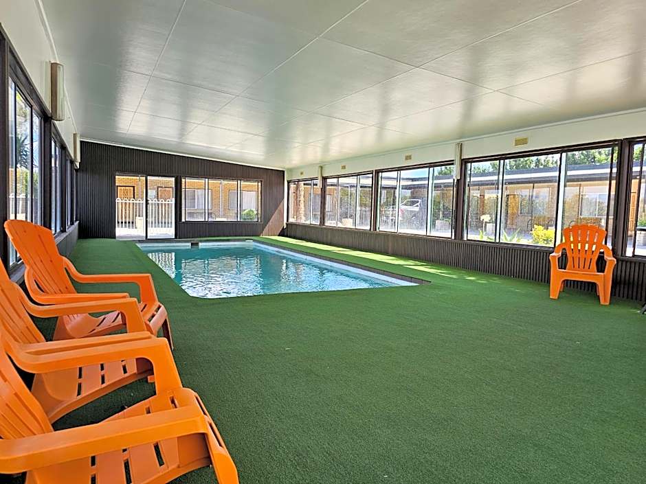 Majestic Motel