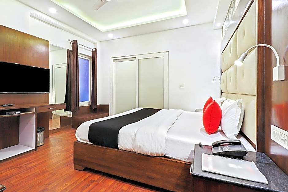 Capital O 2242 Hotel Yuvraj Deluxe