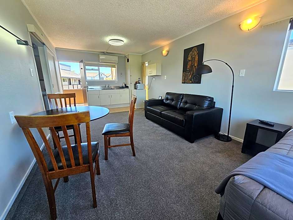 Tui Oaks Motel