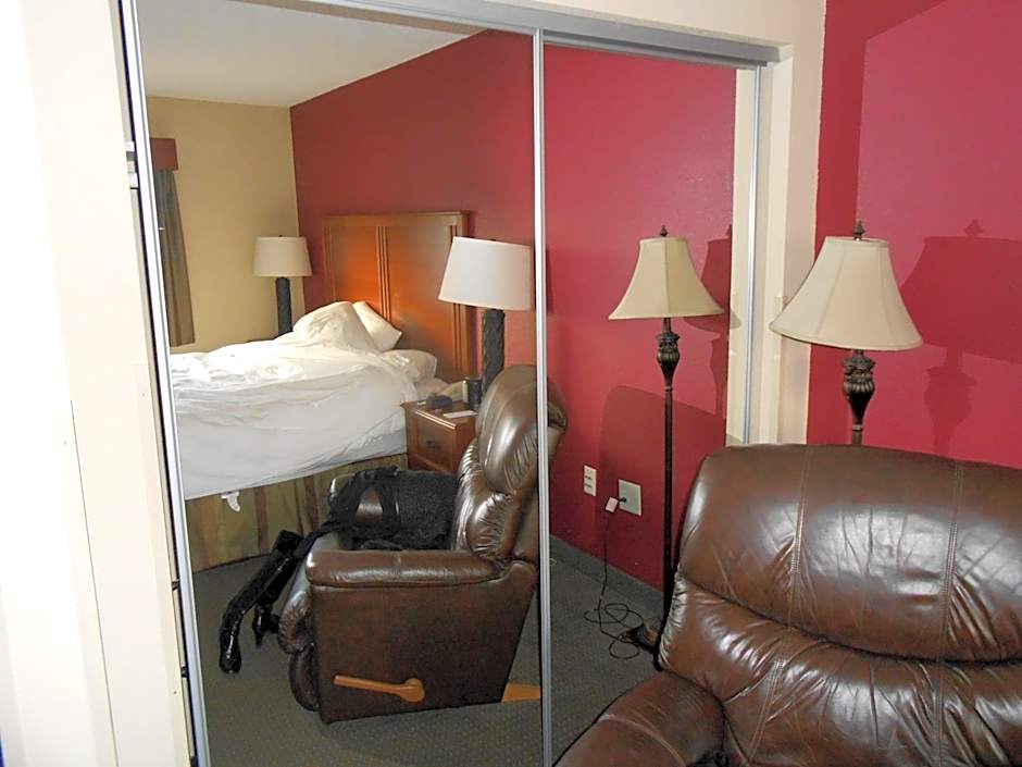 AmericInn by Wyndham McAlester