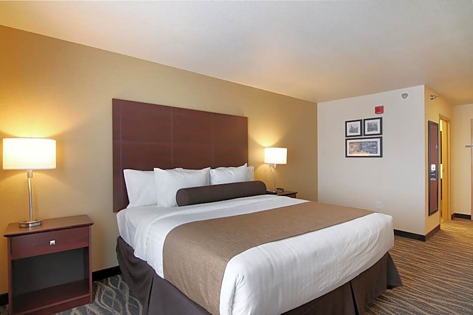 Cobblestone Inn & Suites - Menomonie/UW-Stout