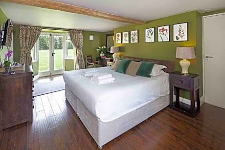 Double or Twin Room with Private Bathroom