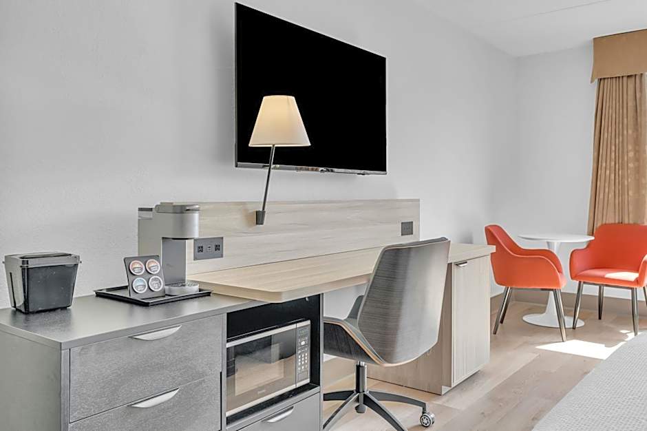 Seven Oaks Hotel Regina