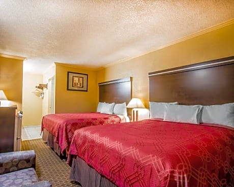 2 Queen Beds Smoking