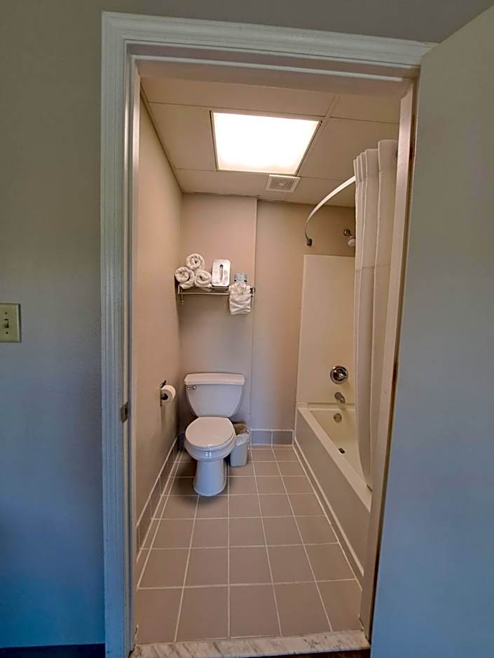 Days Inn & Suites by Wyndham Jekyll Island