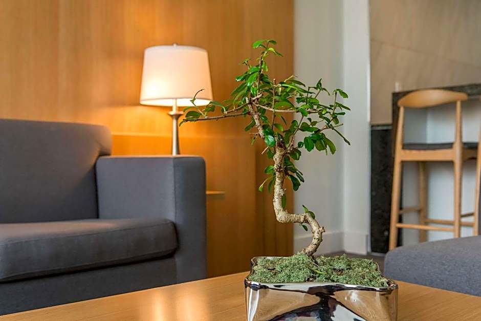 West Wing Hotel, Ascend Hotel Collection