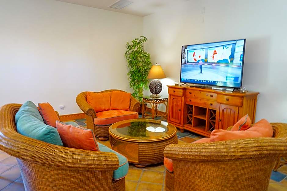 Hamilton Cay at Bermuda Bay by Kees Vacations