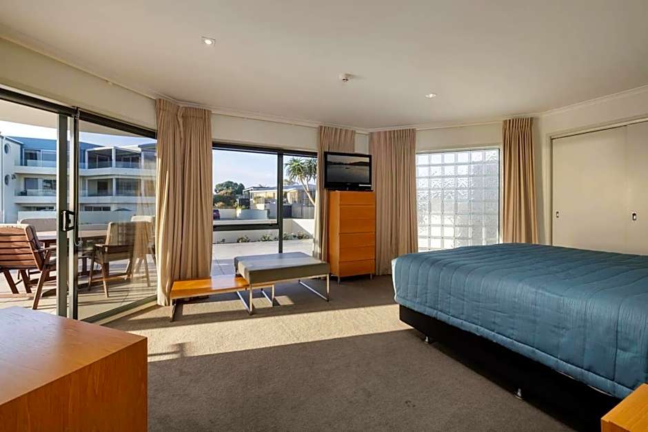 The Reef Beachfront Apartments