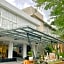 Harris Hotel & Residences Sunset Road