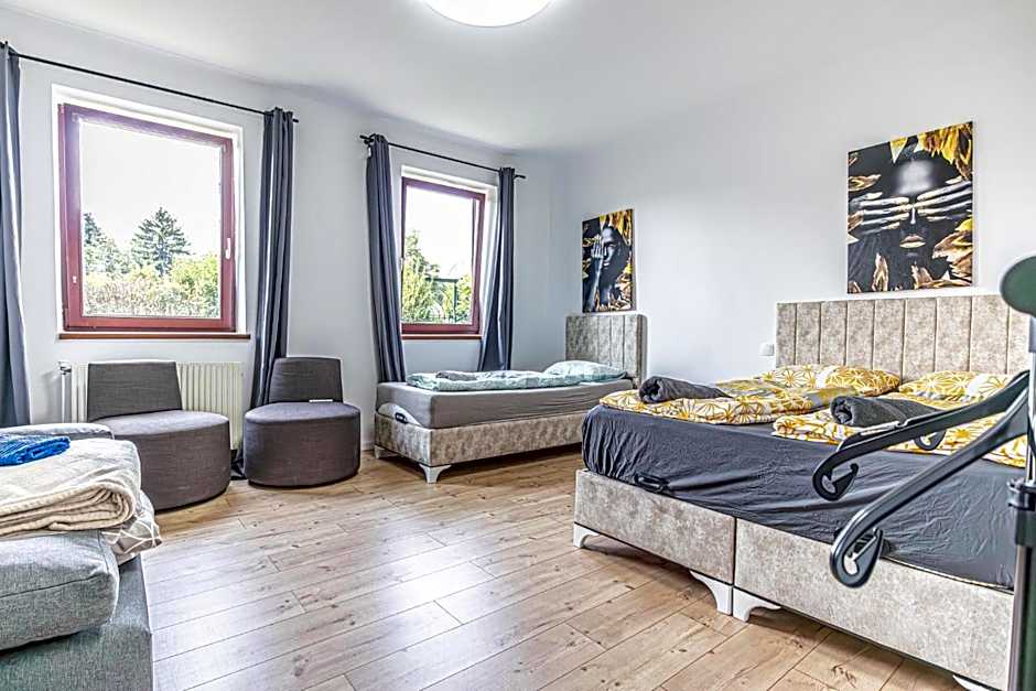 Comfy Rooms in Shared villa with Terrace and Garden