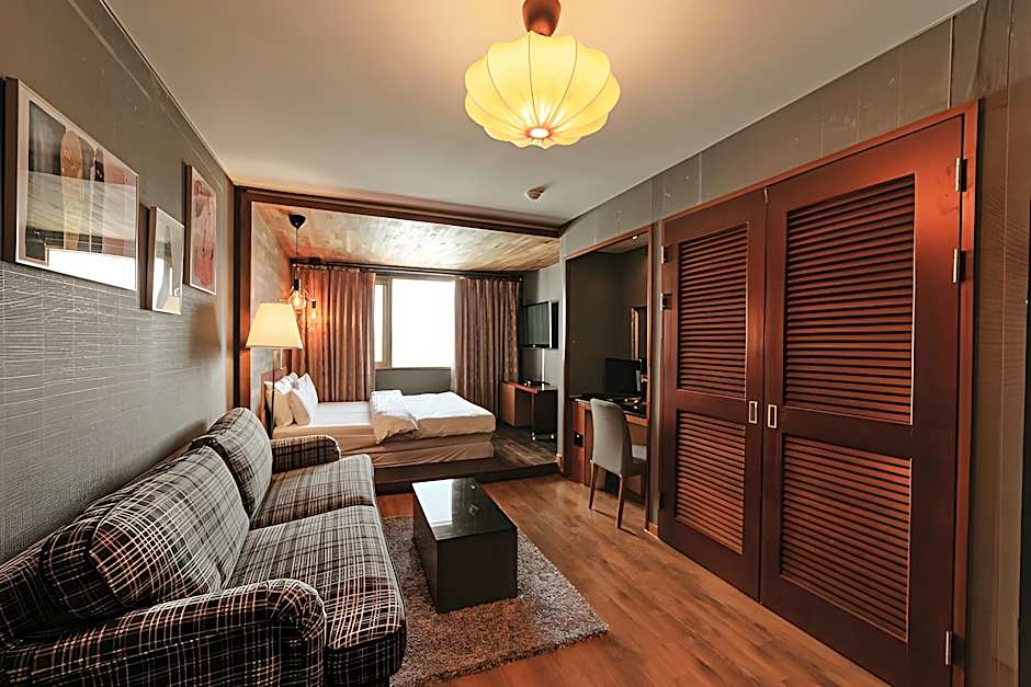 Tongyeong Gallery Hotel
