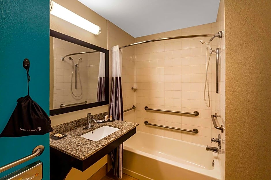 La Quinta Inn & Suites by Wyndham Midland North