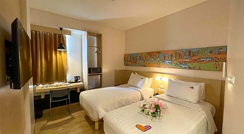 MaxOne Hotels Premier Melawai