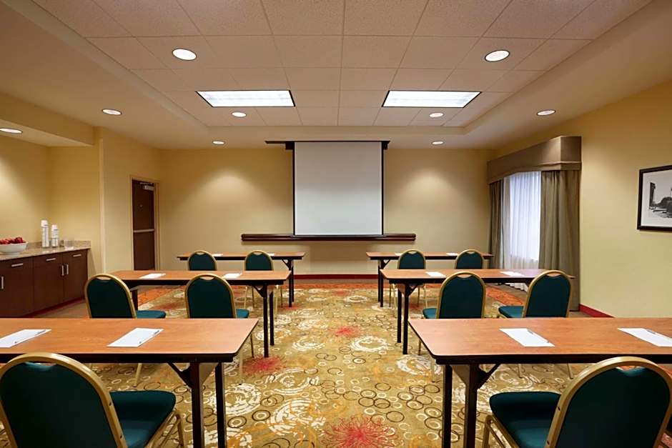 Hampton Inn By Hilton And Suites East Hartford