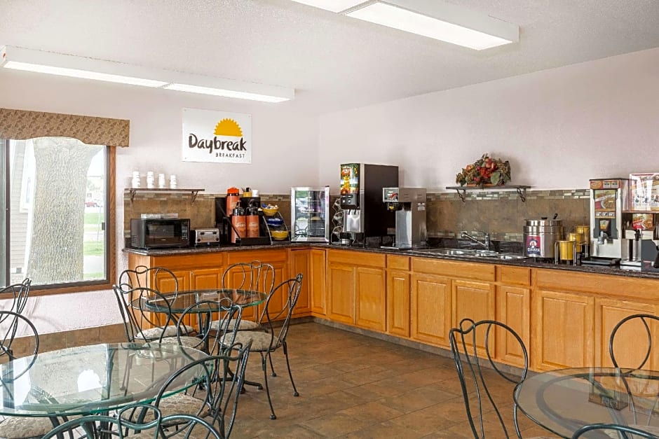 Days Inn by Wyndham Mason City