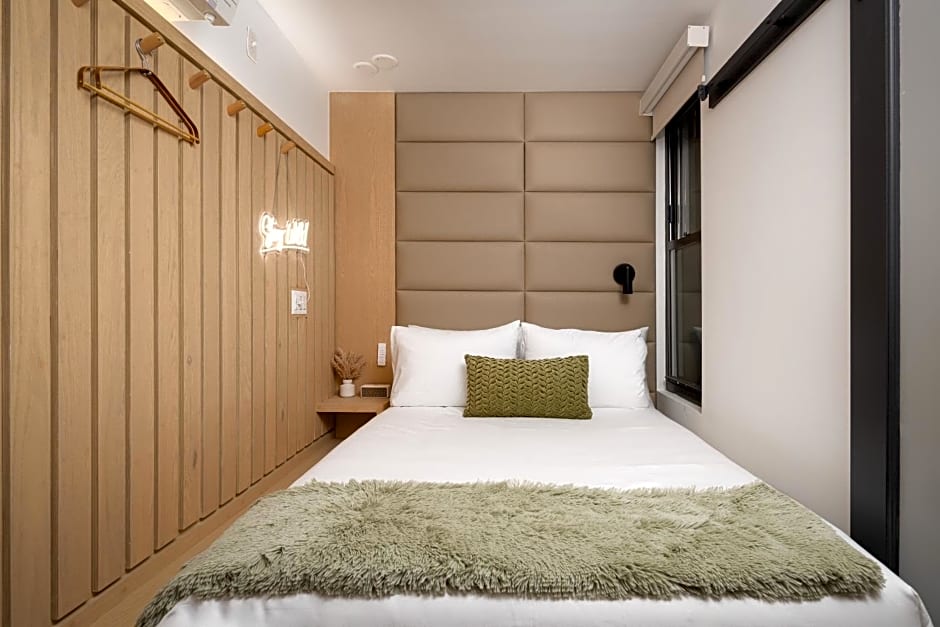 Little Charlie Hotel