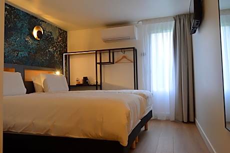 One Double Bed One Single Bed - Superior Room