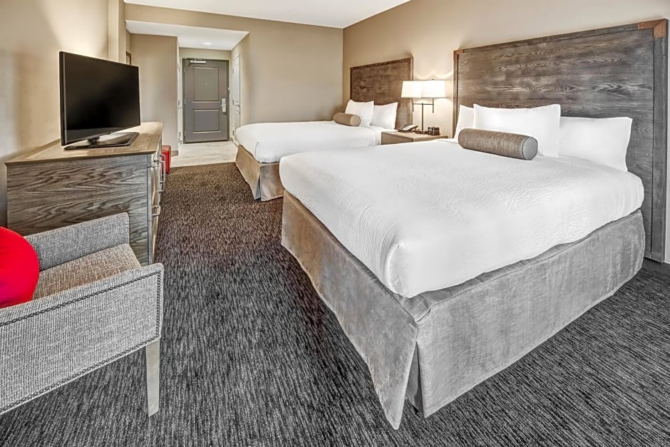 Black Fox Lodge Pigeon Forge, Tapestry Collection by Hilton