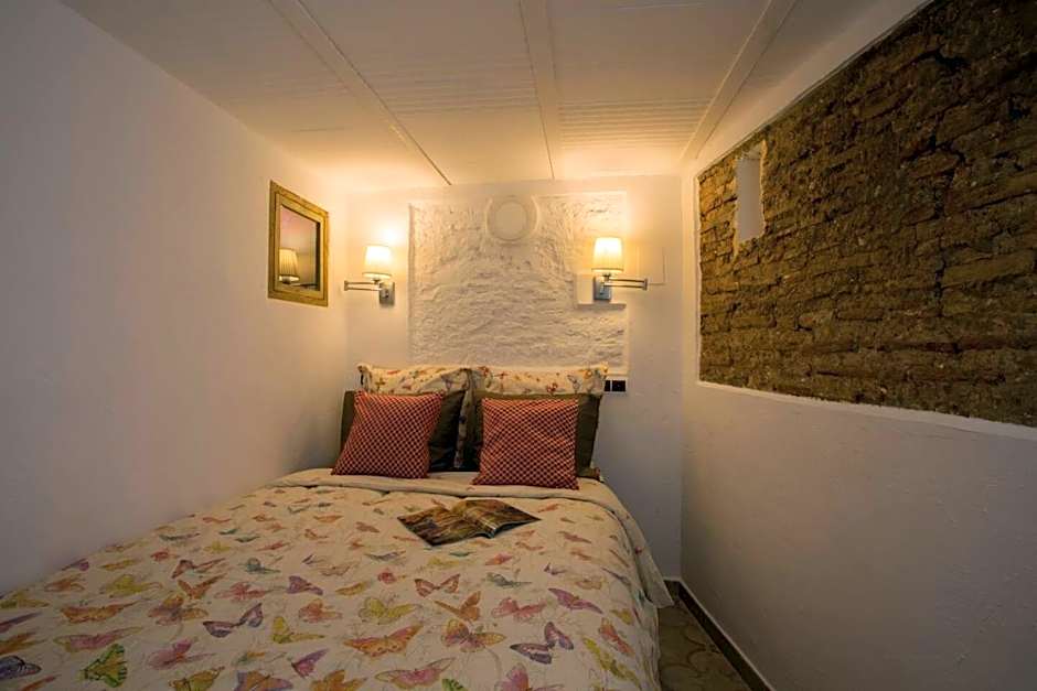 Next to Central Market, Cathedral and Town Hall