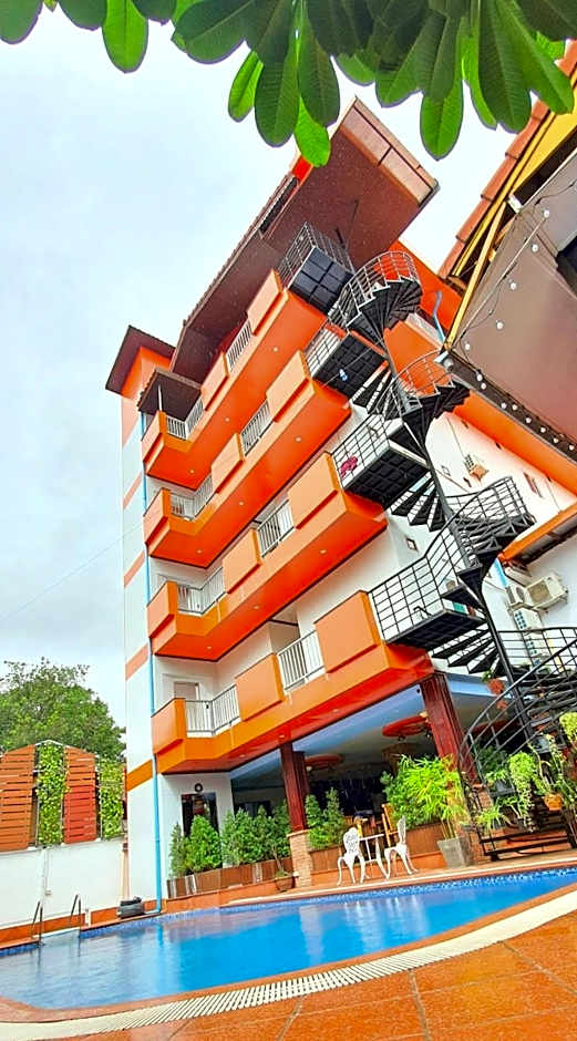 Ruby Riverside Hotel & Hostel