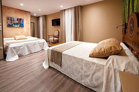 Family Room (2 Adults + 2 Children)