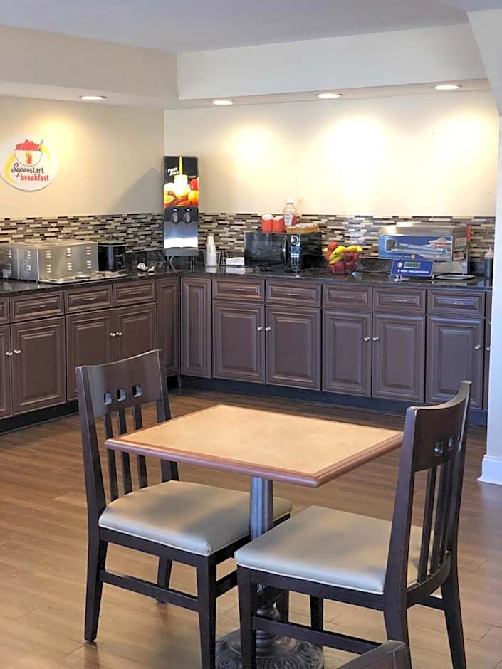 Super 8 by Wyndham Gulfport Near Biloxi