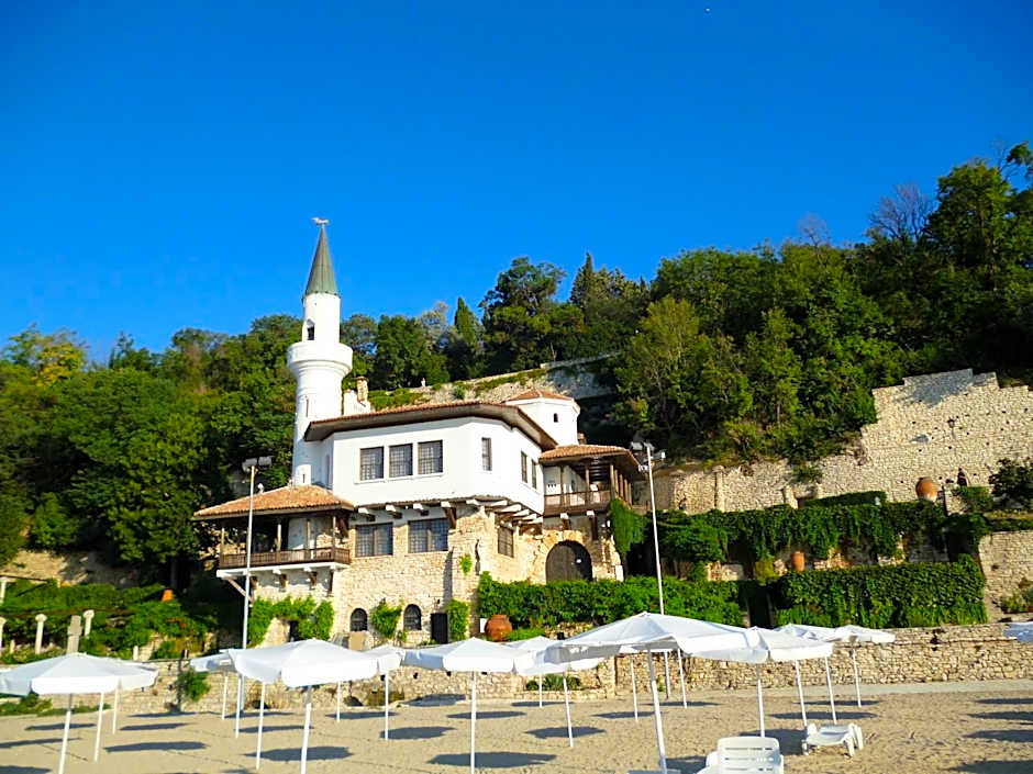 Ahilea Hotel - Free Pool Access