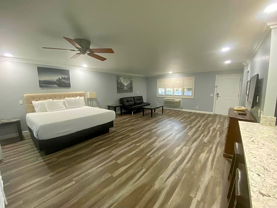 Lone Oak Lodge