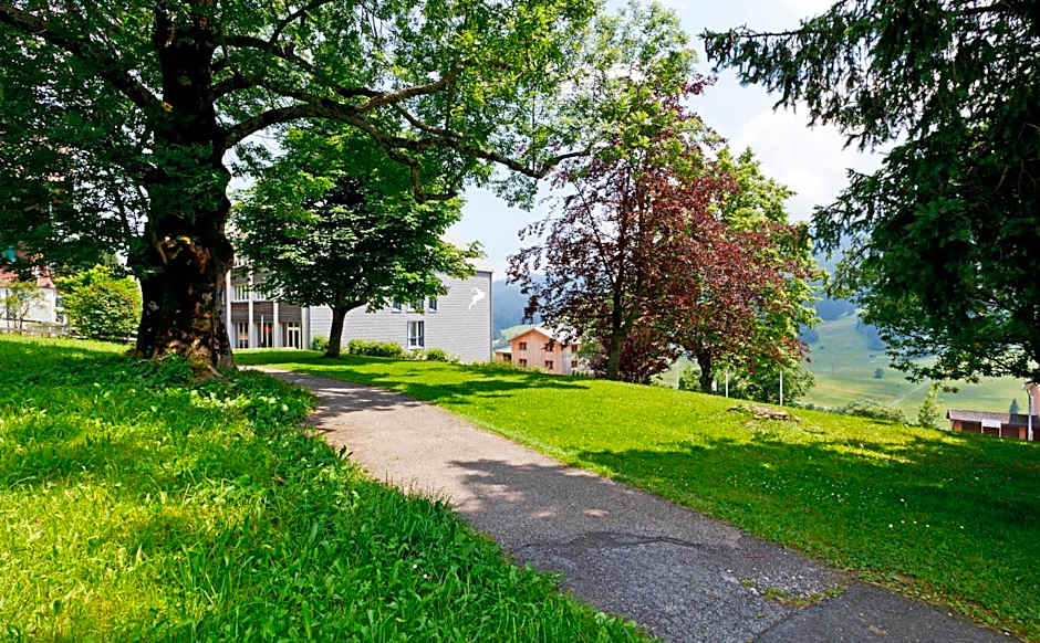 Hirschen Guesthouse - Village Hotel