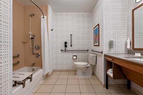 King Room with Accessible Tub - Mobility and Hearing Access/Non-Smoking