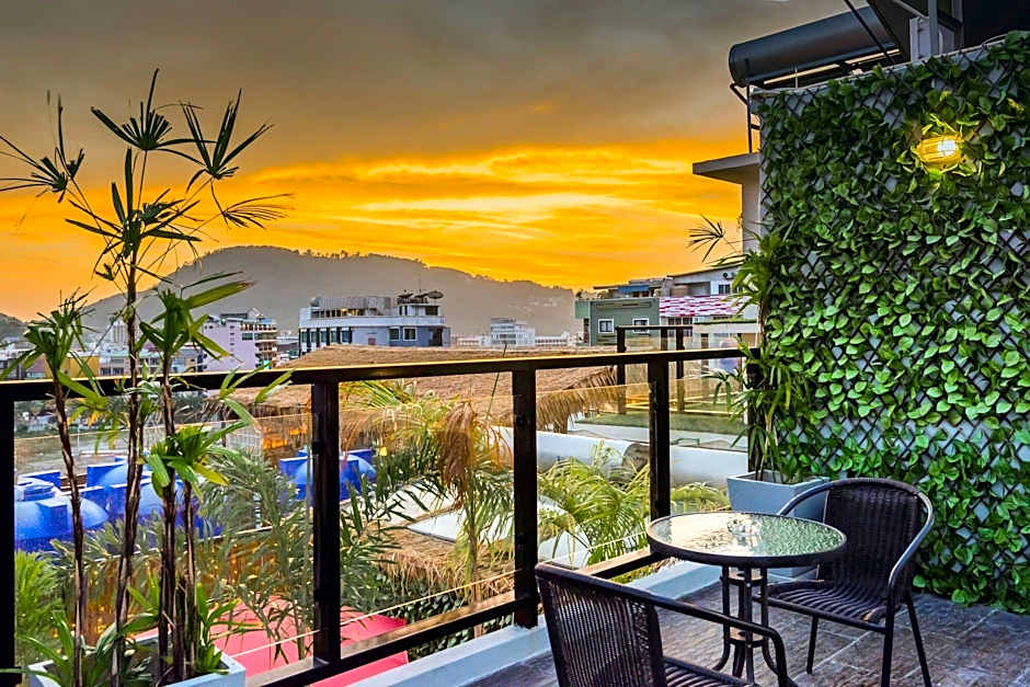 Hallo Patong Hotel - Rooftop Pool - Stunning Mountain Views & OTOP Market
