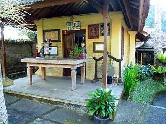 Cempaka Belimbing Villa