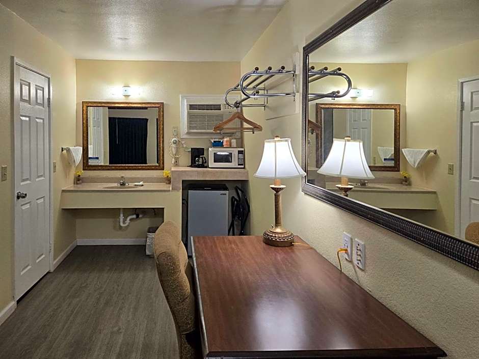 Rodeway Inn & Suites
