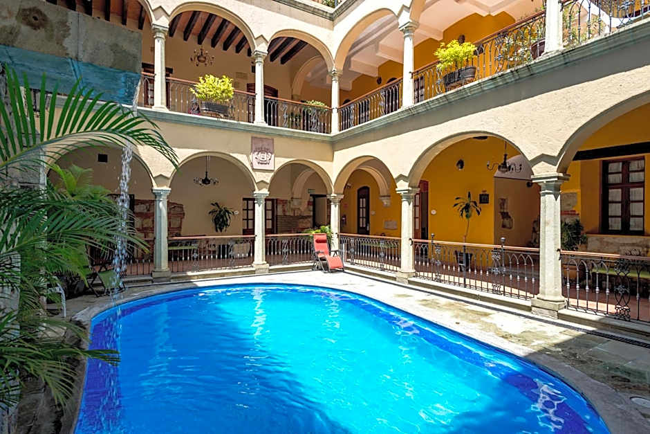 Photo 1 of 44 of Hotel CasAntica