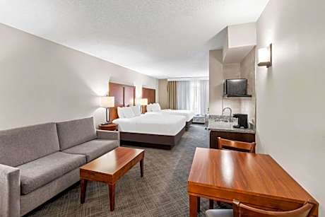 Superior Queen Suite with Two Queen Beds - Non-Smoking