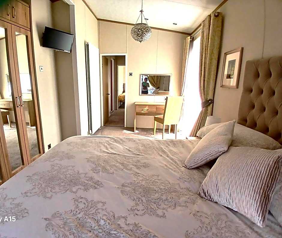 Couples Break Bluebell Luxury Lodge Skegness at Southview with pond view