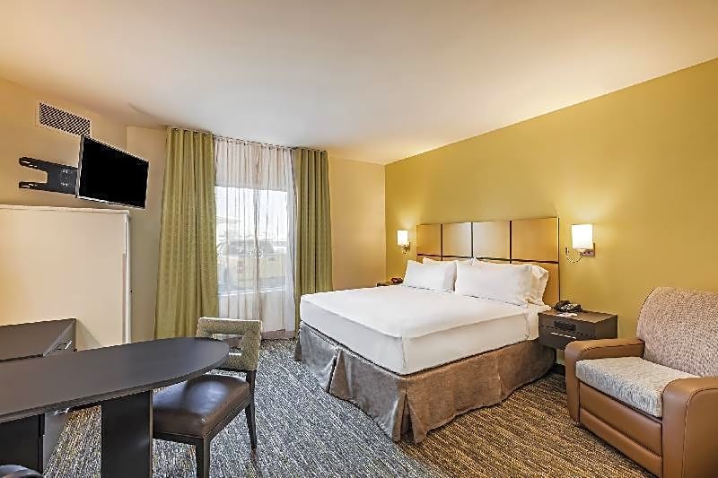 Candlewood Suites Lenexa - Overland Park Area