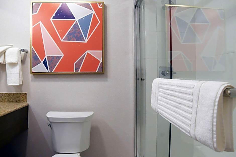 Comfort Inn & Suites NW Milwaukee