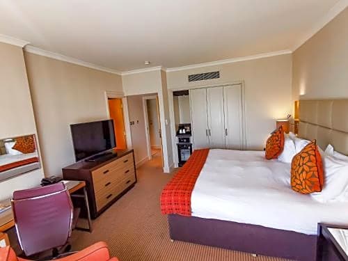 Photo 1 of 6 of Suite