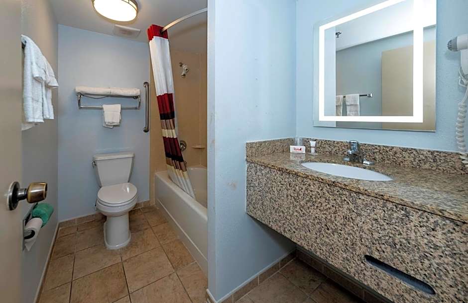 Red Roof Inn & Suites Wilmington - New Castle