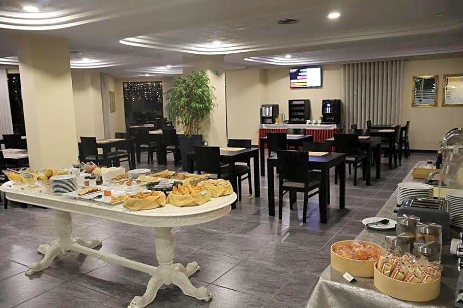 HOTEL SANTHYAGO TROFA