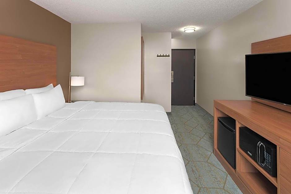 Baymont by Wyndham Oshkosh Airport