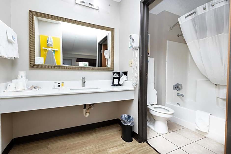 Days Inn by Wyndham Dayton Huber Heights Northeast