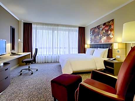 Deluxe King Room with River View