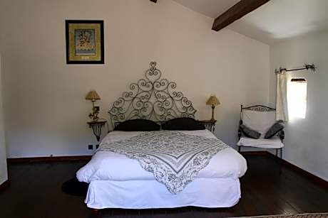 Queen Room with Garden View