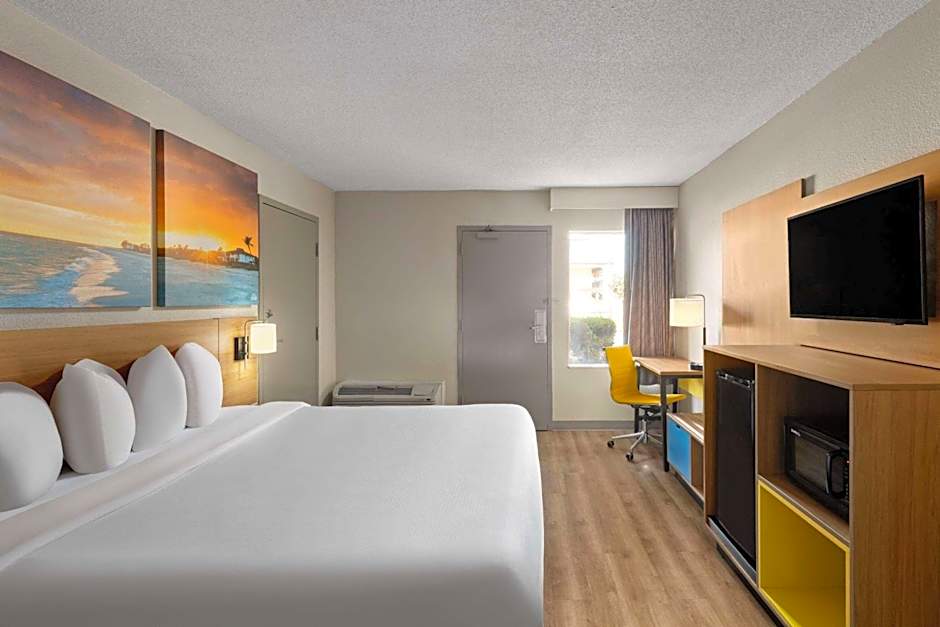 Days Inn by Wyndham Florence Near Civic Center