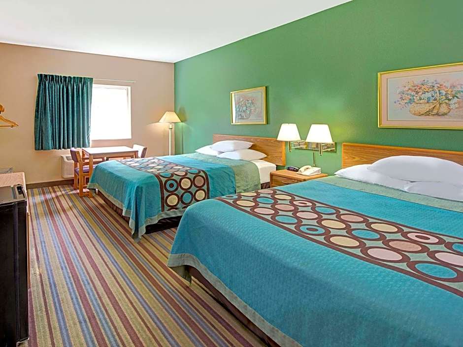 Super 8 by Wyndham Pontoon Beach IL/St. Louis MO Area