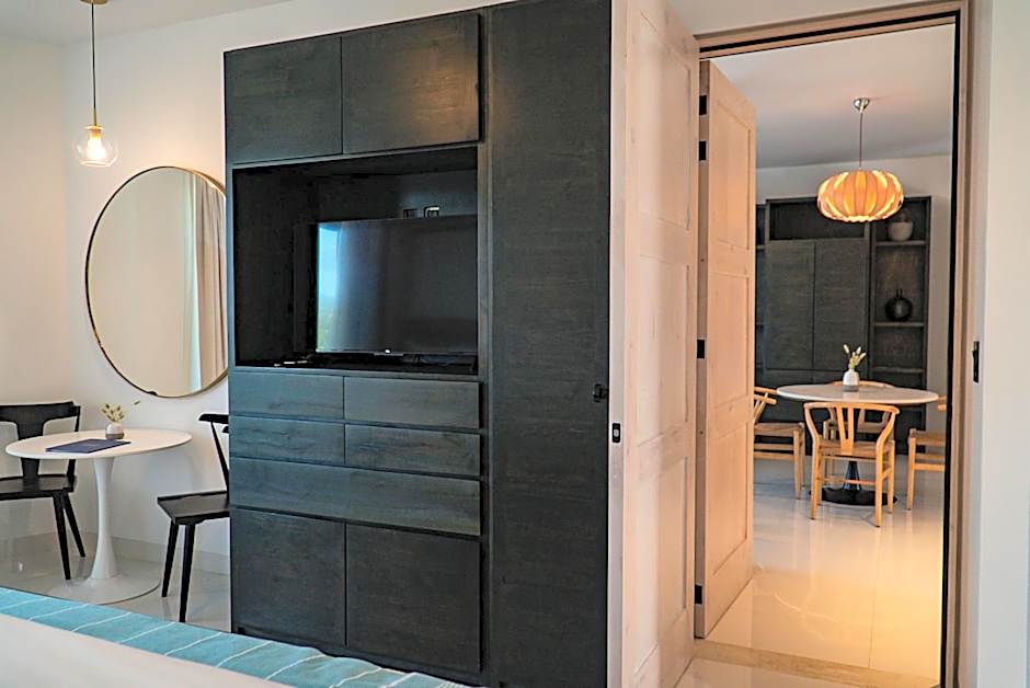 Flamboyan Hotel & Residences