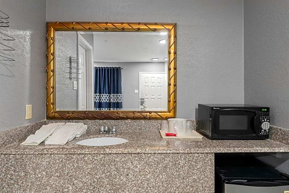 Golden Inn Dallas by Hotel O