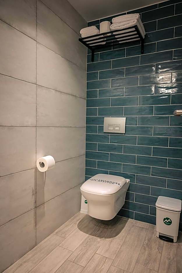 Elizabeth Queen Luxury Rooms